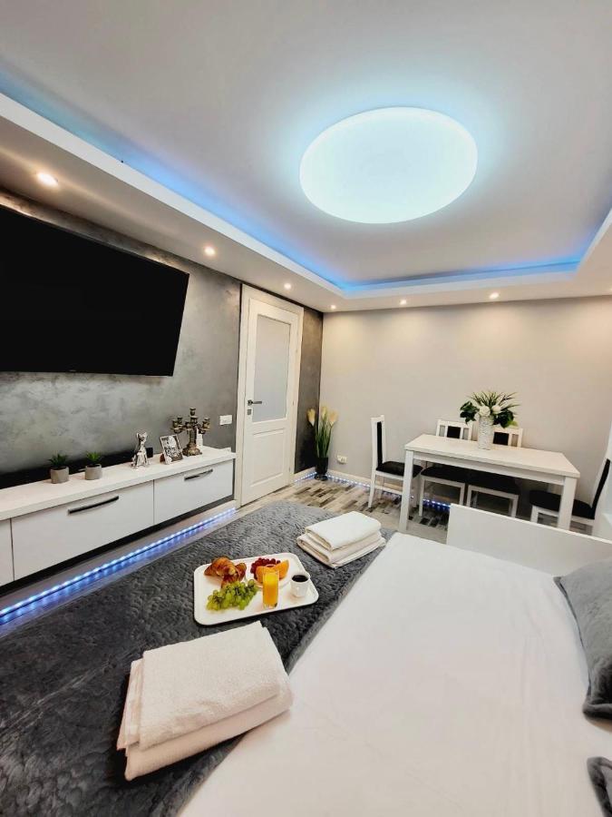 Studio Delux Giurgiu Bagian luar foto