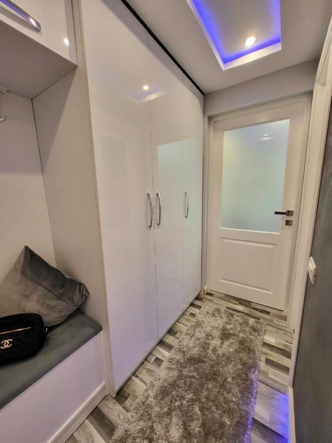 Studio Delux Giurgiu Bagian luar foto