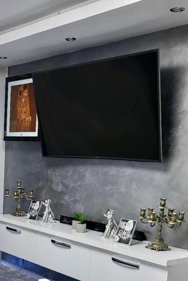 Studio Delux Giurgiu Bagian luar foto