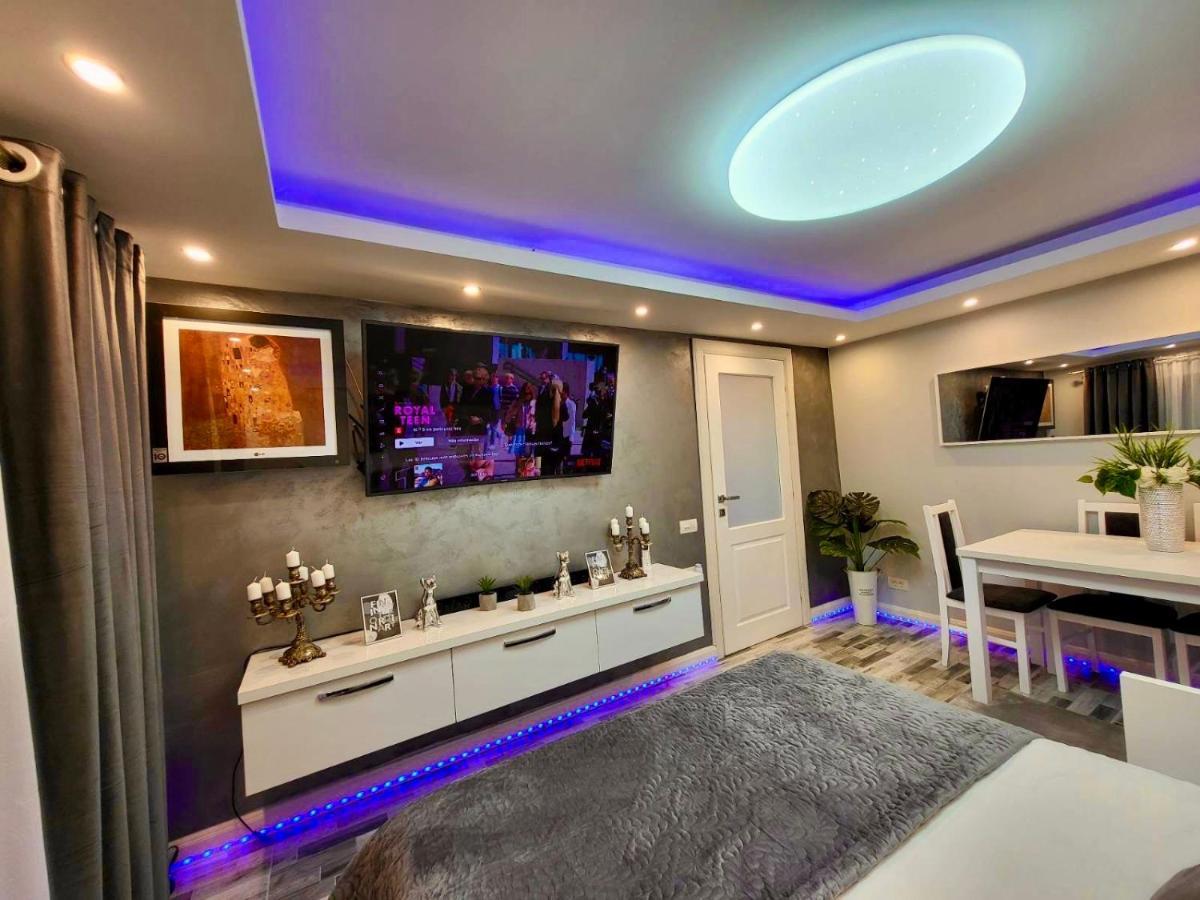 Studio Delux Giurgiu Bagian luar foto